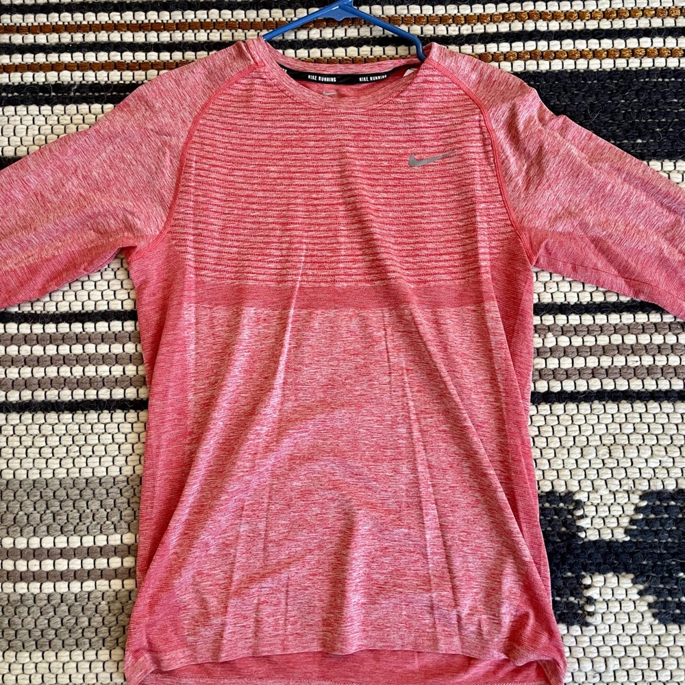 NIKE men’s workout shirt (long-sleeved)